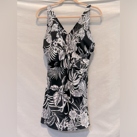 NWOT - D & Co. Beach V-Neck Wrap Front Swim Dress - Size 12 - Picture 2 of 8